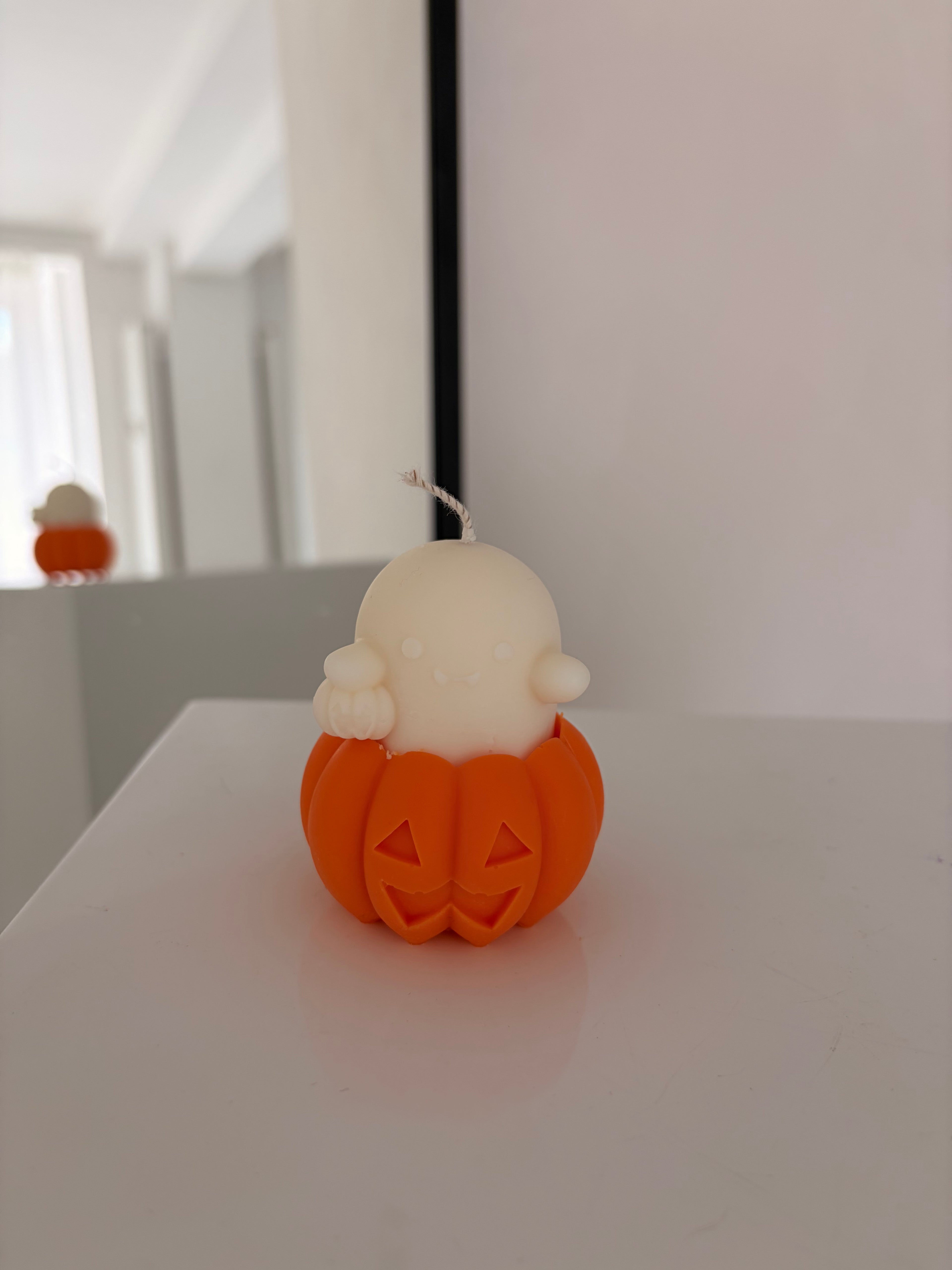 Geist im Kürbis Kerze