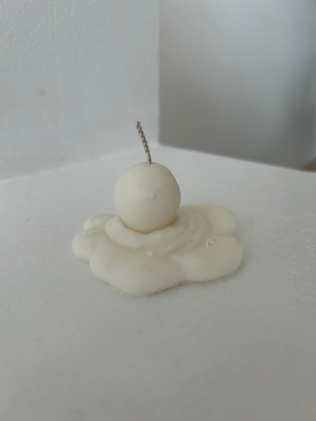 Geschmolzener Schneemann Kerze