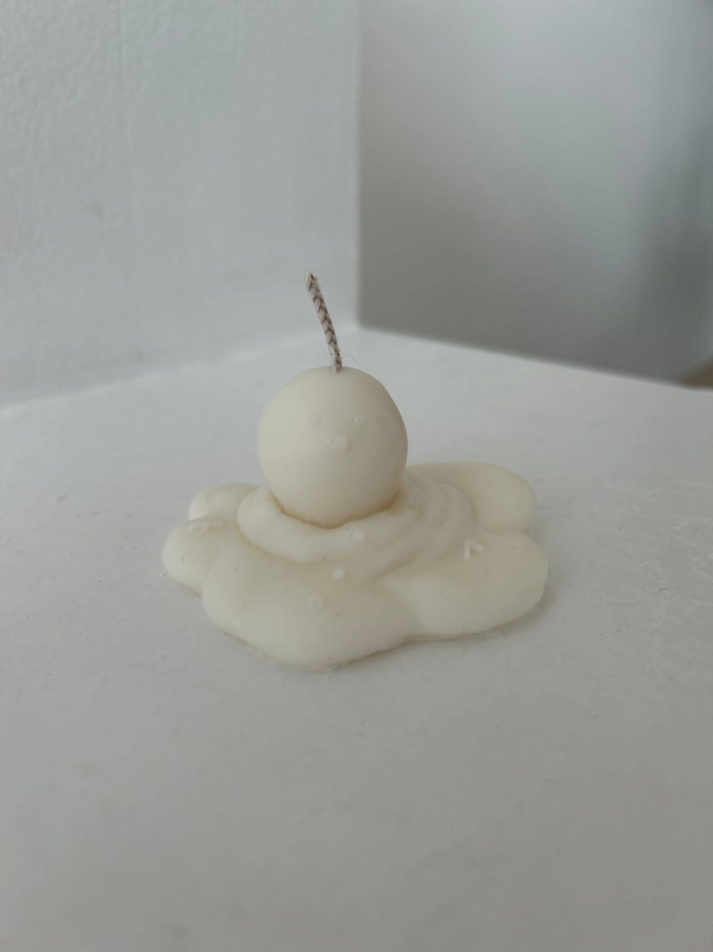 Geschmolzener Schneemann Kerze