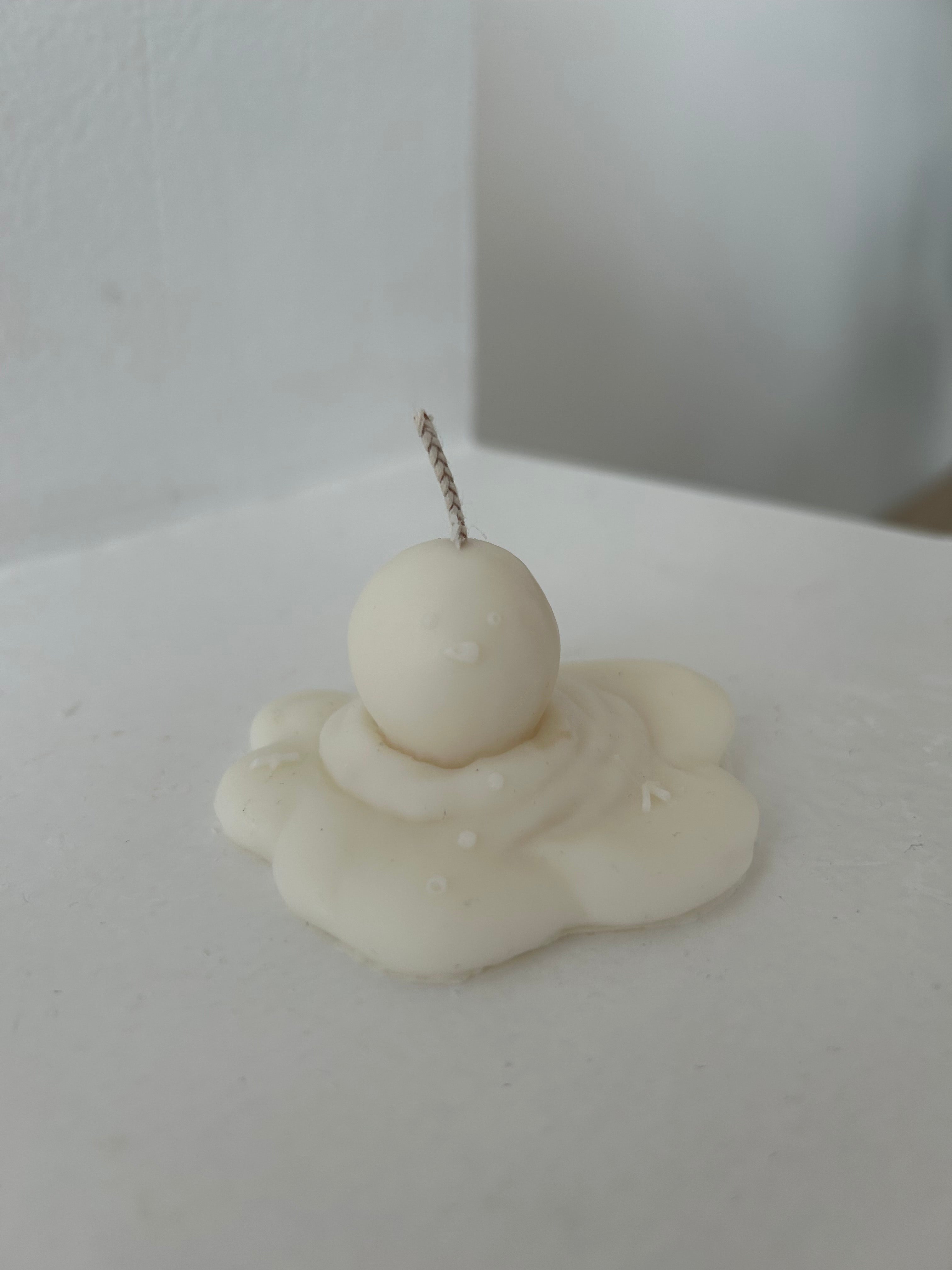 Geschmolzener Schneemann Kerze